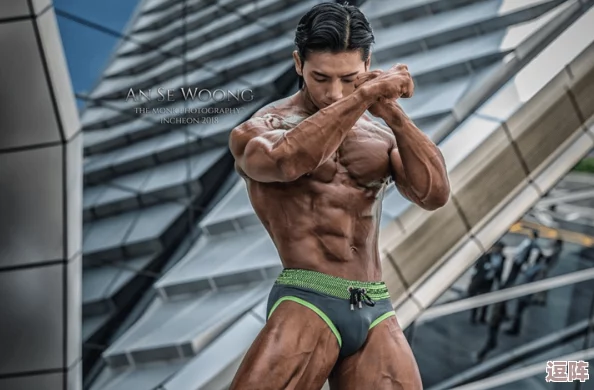 体育生翘臀公0被猛攻GV，热辣场面引发网友热议，究竟背后隐藏了怎样的故事与争议？