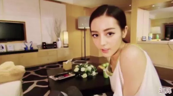 蜜桃视频com.www：传闻明星私生活曝光，网友热议背后真相与隐秘关系引发关注！