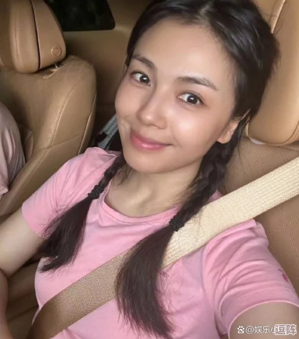 蜜桃视频com.www：传闻明星私生活曝光，网友热议背后真相与隐秘关系引发关注！